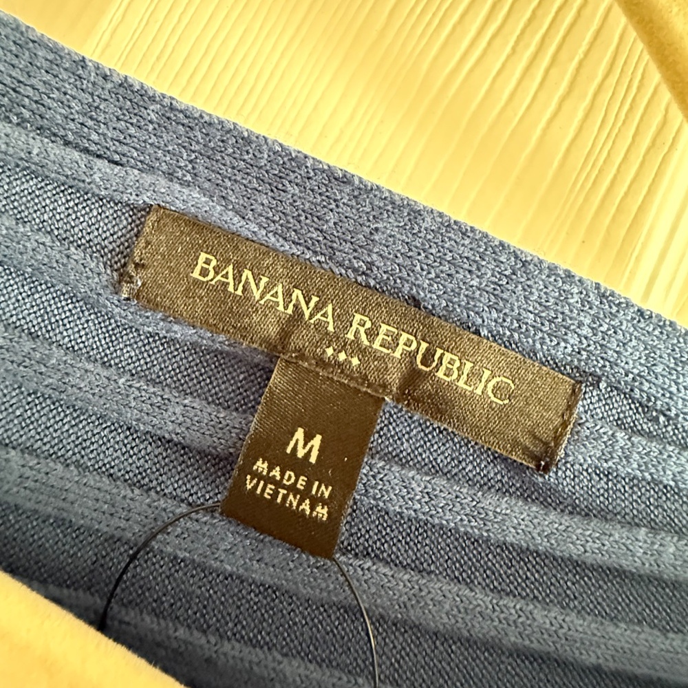 Banana Republic asymmetrical top - Picture 2 of 2